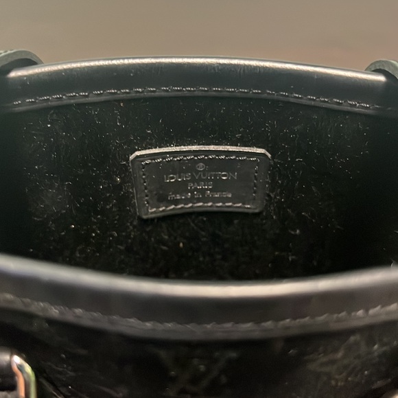 Louis Vuitton
2001 Pre-owned Monogram Little Bucket Handbag w/ Matching Wallet! - Picture 2 of 8